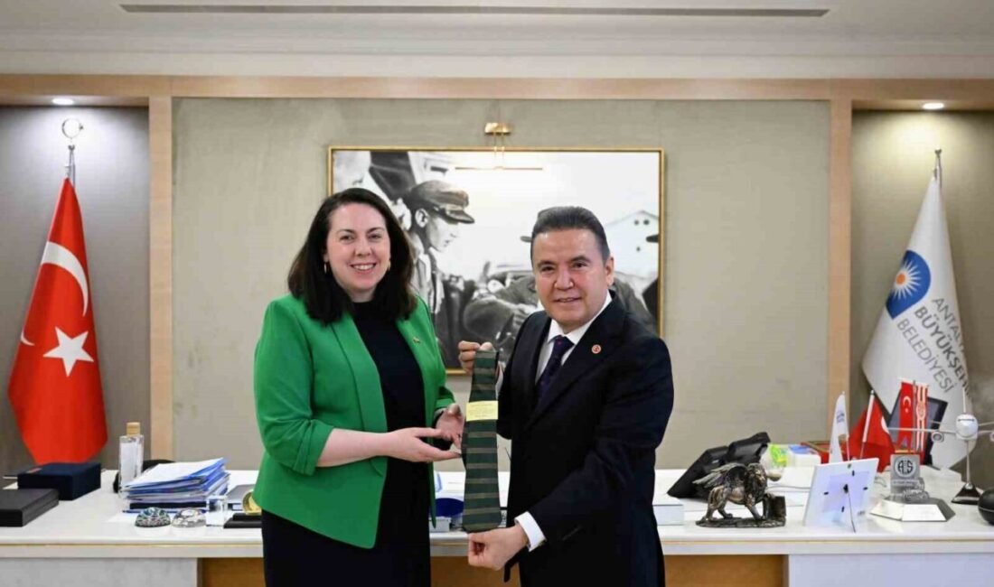 Antalya Büyükşehir Belediye Başkanı Muhittin Böcek’i, İrlanda’nın Ankara Büyükelçisi Clare