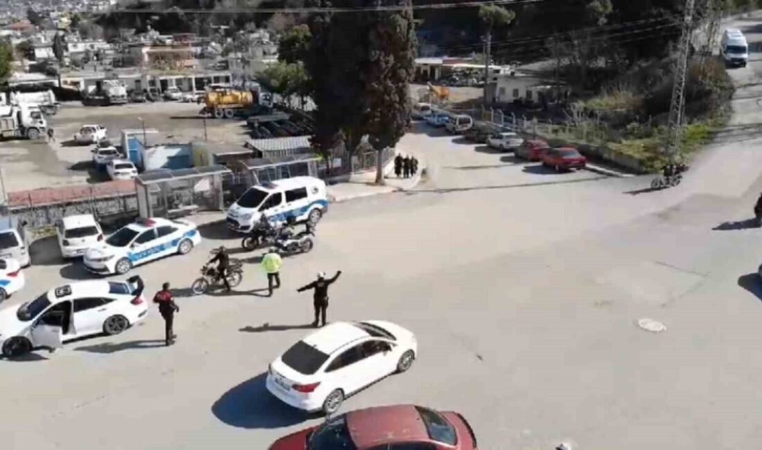 Hatay’ın İskenderun ilçesinde trafik kazalarını azaltmak amacıyla trafik ekiplerince havadan