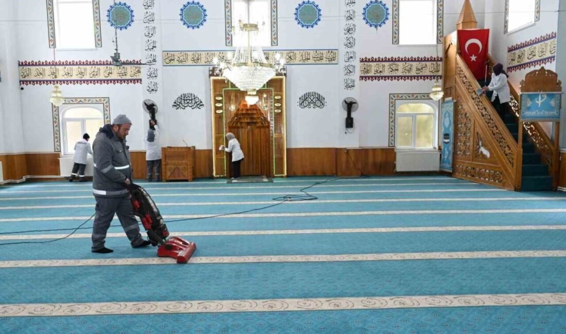 Isparta Belediyesi, Ramazan ayı öncesi camilerde kapsamlı temizlik çalışması gerçekleştiriyor.