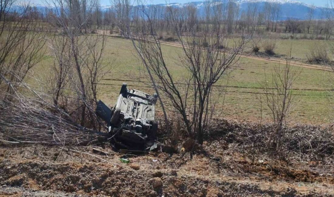Isparta’da sürücüsünün kontrolünden çıkan otomobilin takla atarak şarampole yuvarlanması sonucu