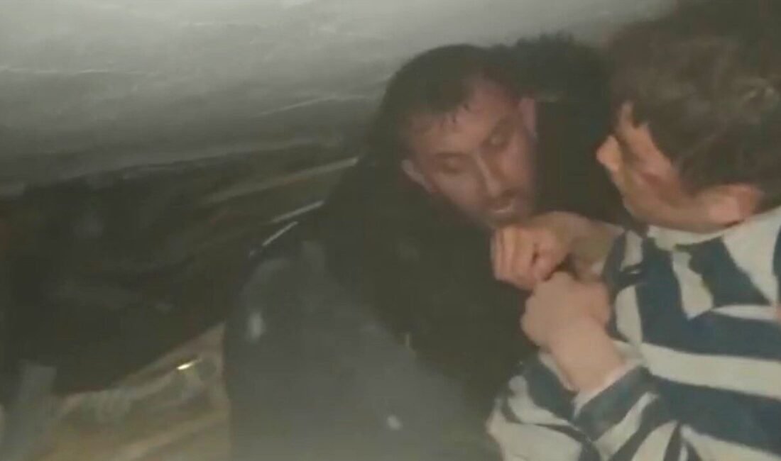 Kahramanmaraş’ta meydana gelen depremler sırasında itfaiyeci baba, enkaz altında kalan