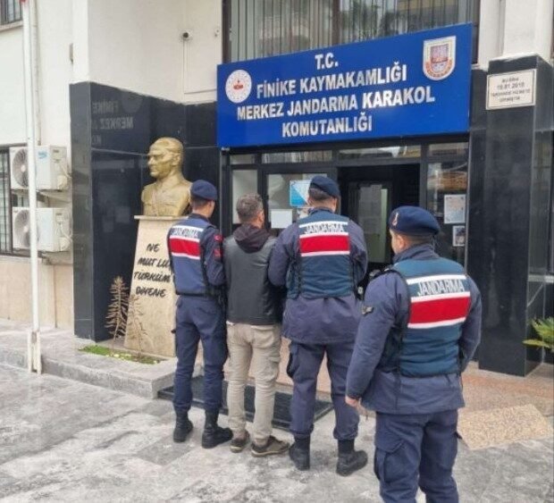 Antalya’da Jandarma Dedektifleri (JASAT) tarafından son 72 saatte 209 aranan