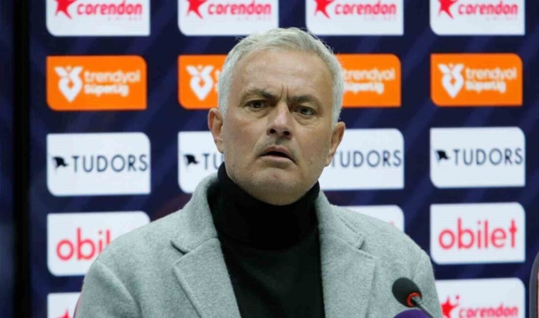 Fenerbahçe Teknik Direktörü Jose Mourinho, takımda üst üste yaşanan sakatlıklarla