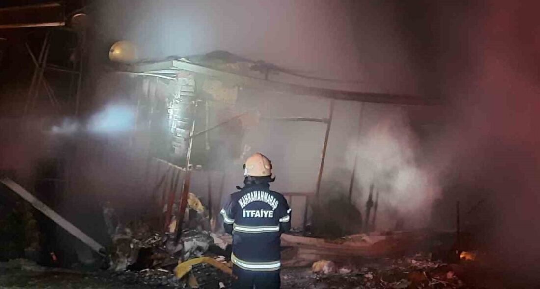 Kahramanmaraş’ta gece çıkan ev yangınında bir kişi hayatını kaybetti. Edinilen
