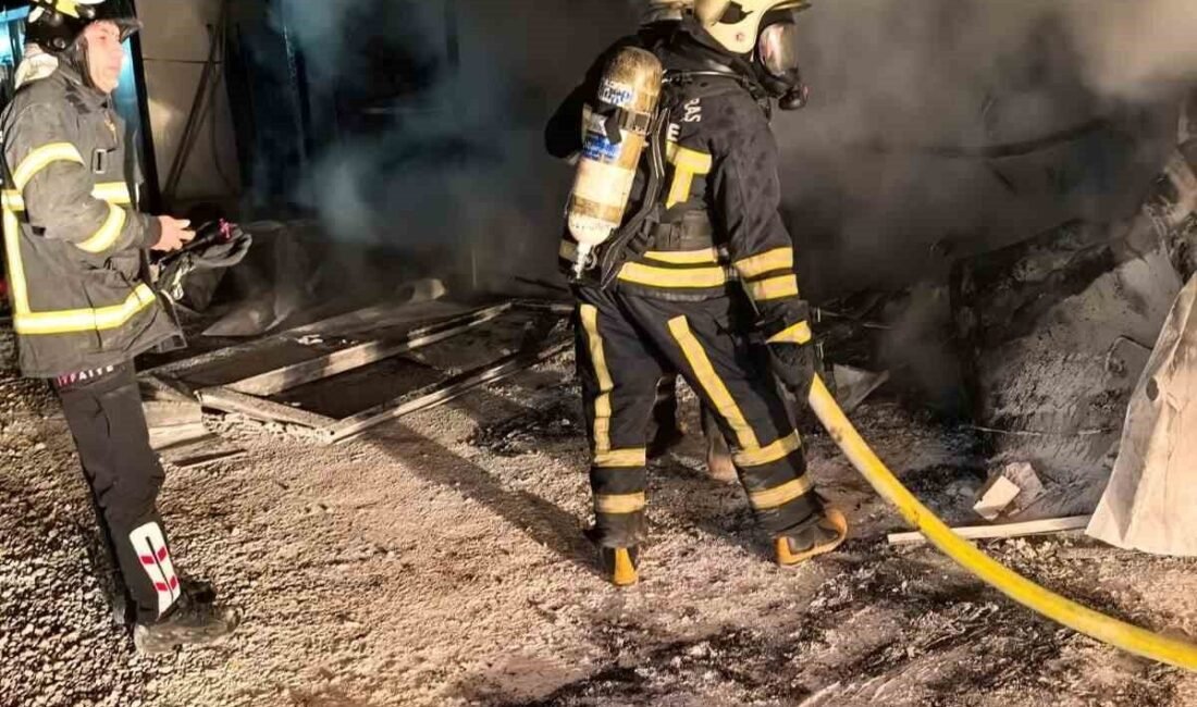 Kahramanmaraş’ta çıkan konteyner yangını itfaiye ekiplerince söndürüldü. Yangın, Onikişubat ilçesi