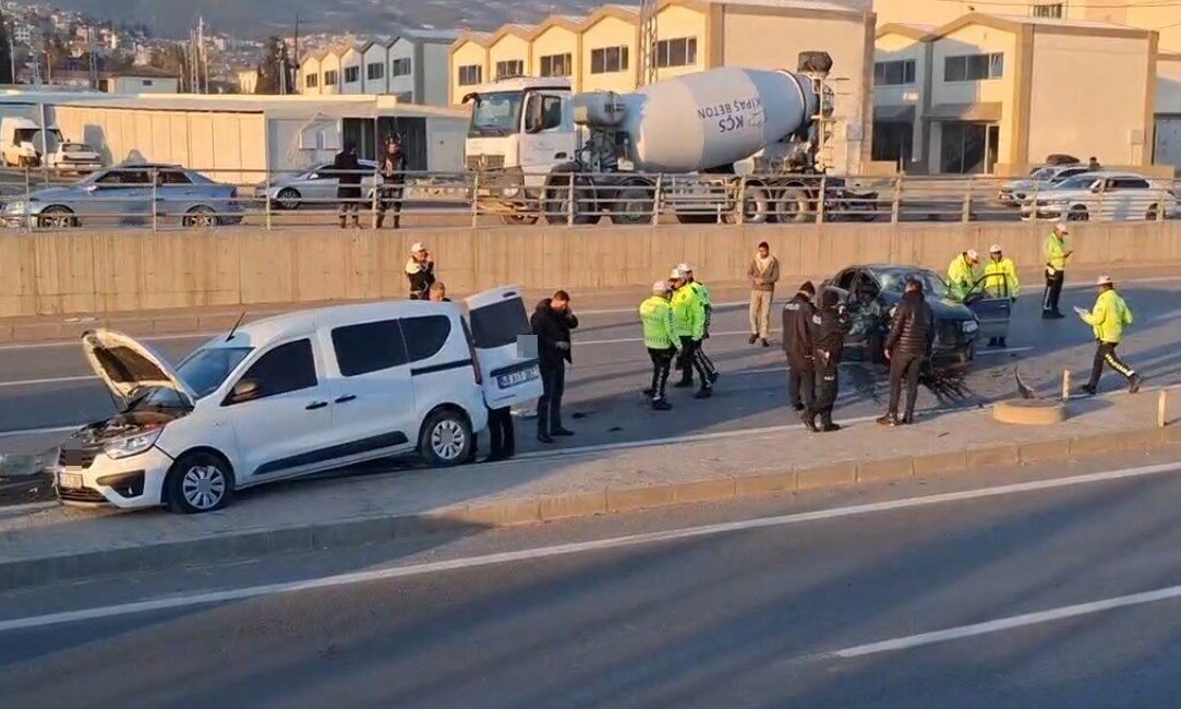 Kahramanmaraş’ta meydana gelen trafik kazasında 4 kişi yaralandı. Kaza, Batı
