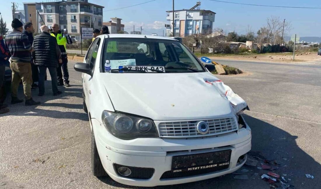 Antalya’da meydana gelen trafik kazasında 2 kişi yaralandı. Kaza, saat