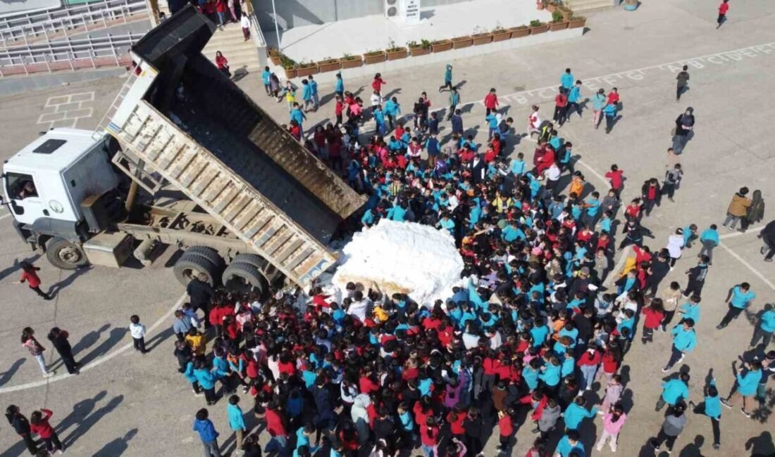 Adana’da Feke Belediye Başkanı Cömert Özen, kar yağmayan Kozan ilçesinde