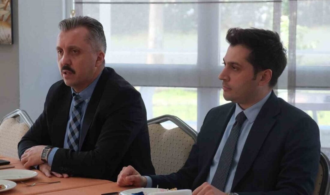 Kemer Kaymakamı Ahmet Solmaz başkanlığında kurulan Kemer Turizm Komitesi aylık