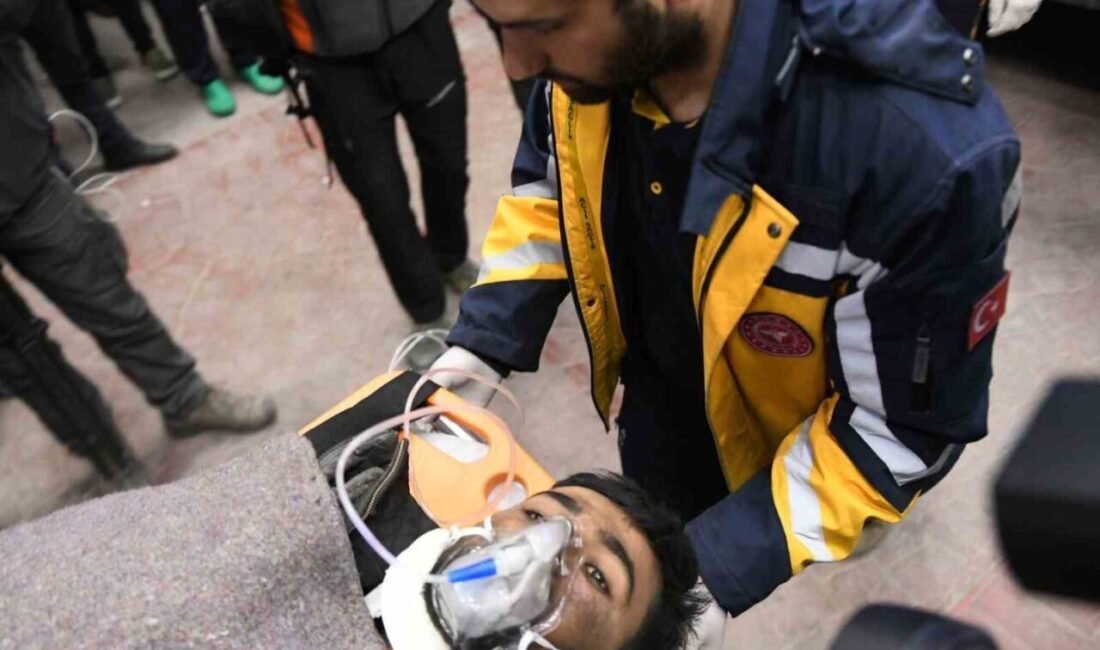 Hatay’da enkazın altından depremin 260’ıncı saatinde sağ olarak çıkartılan Mehmet