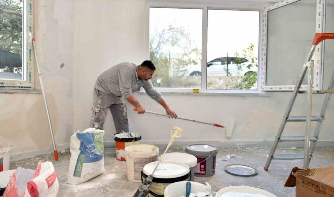 Kepez’de geçtiğimiz günlerde çıkan yangında hasar gören yaşlı çiftin evi,