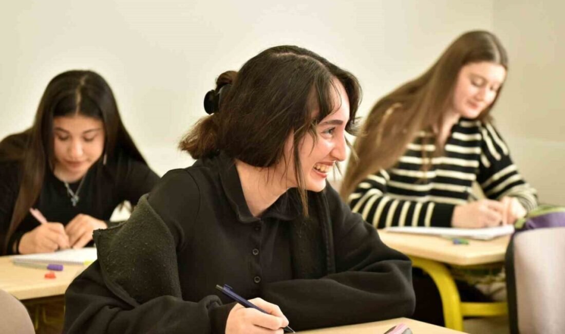 Kepez Belediyesi, başarılı öğrenciler için özel VIP sınıflar oluşturuyor. Eğitimde