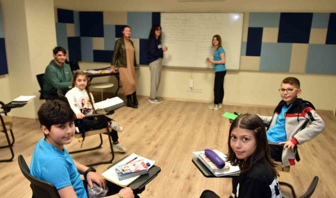 Kepez Belediyesi Mimar Sinan Akademi, sanat kurslarının yanında 3 farklı