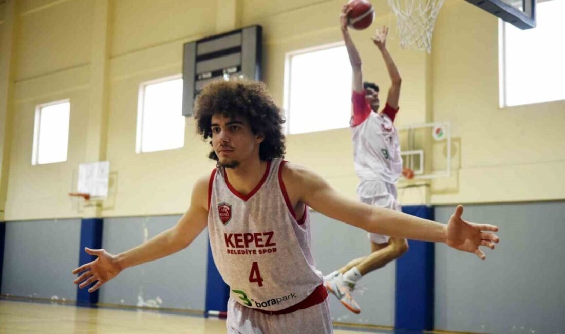 Son 10 yıldır Kepez’in formasıyla basketbol oynayan U18 takımının uzunları,