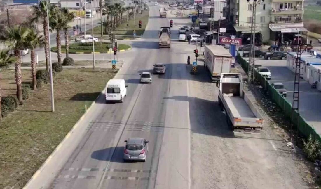 Hatay’da polis ekiplerinin dron ile yaptığı kırmızı ışık denetiminde kurallara