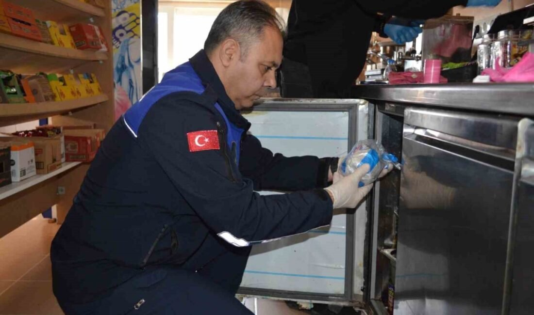 Konyaaltı Belediyesi Zabıta Müdürlüğü ekipleri, ilçe sınırları içerisindeki eğitim kurumlarının