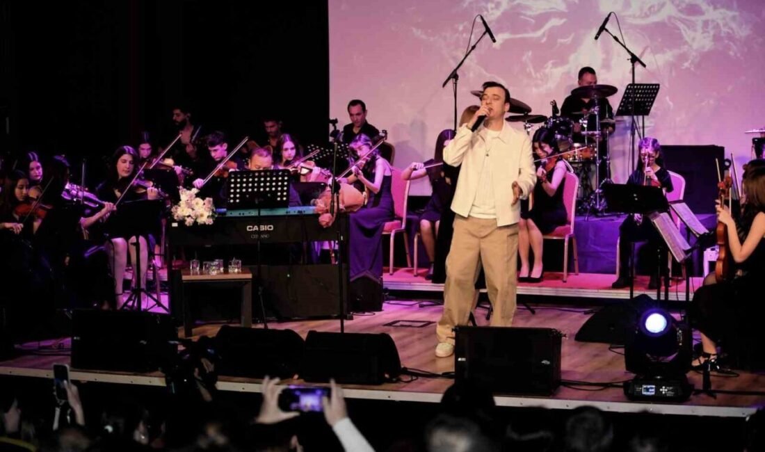 Konyaaltı Belediyesi, ‘Konyaaltı Sanatla Güzel’ sloganıyla müzikseverleri senfonik rock konserinde