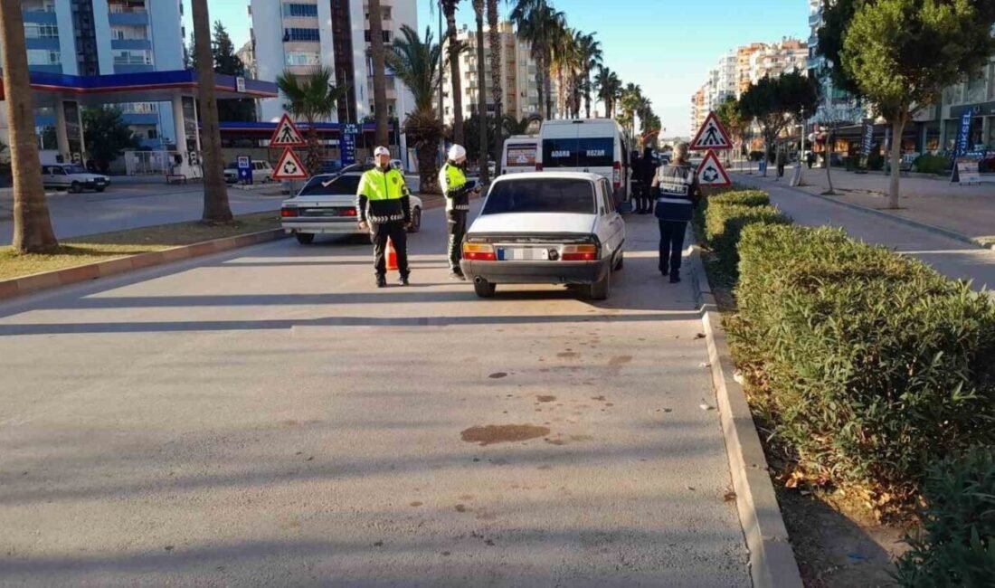 Adana’nın Kozan ilçesinde yapılan uygulamada 4 hükümlü yakalanırken, 1 ruhsatsız