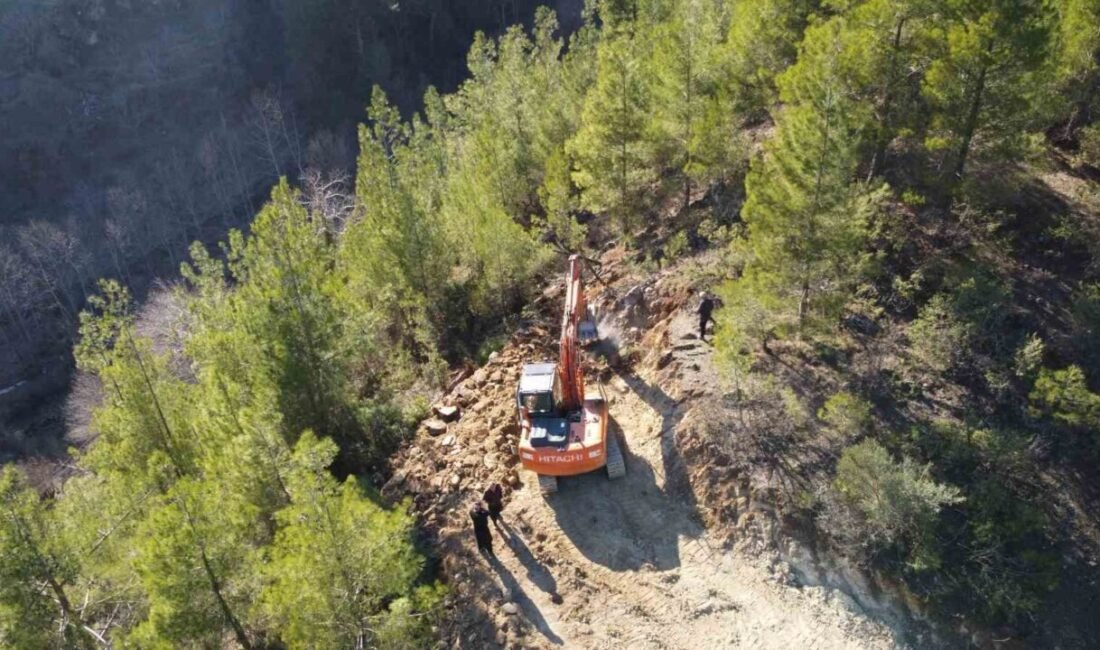 Adana’nın Feke ilçesinin asılık yol sorunun çözülmesi için çalışmalar başlatıldı.
