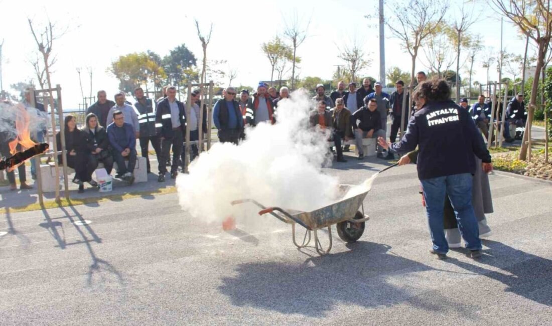 Antalya Büyükşehir Belediyesi itfaiye ekipleri, Manavgat ve Kemer ilçe hizmet