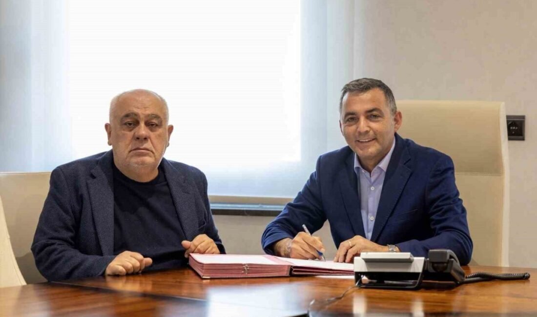 Manavgat Belediye Başkanı Niyazi Nefi Kara ile hayırsever iş insanı