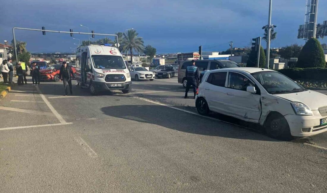Antalya’nın Manavgat ilçesinde meydana gelen trafik kazasında 2 kişi yaralandı.