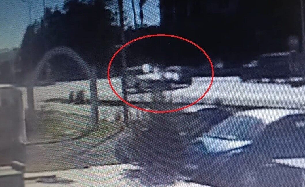 Antalya’nın Manavgat ilçesinde kavşakta iki otomobilin çarpıştığı kazada 1 kişi