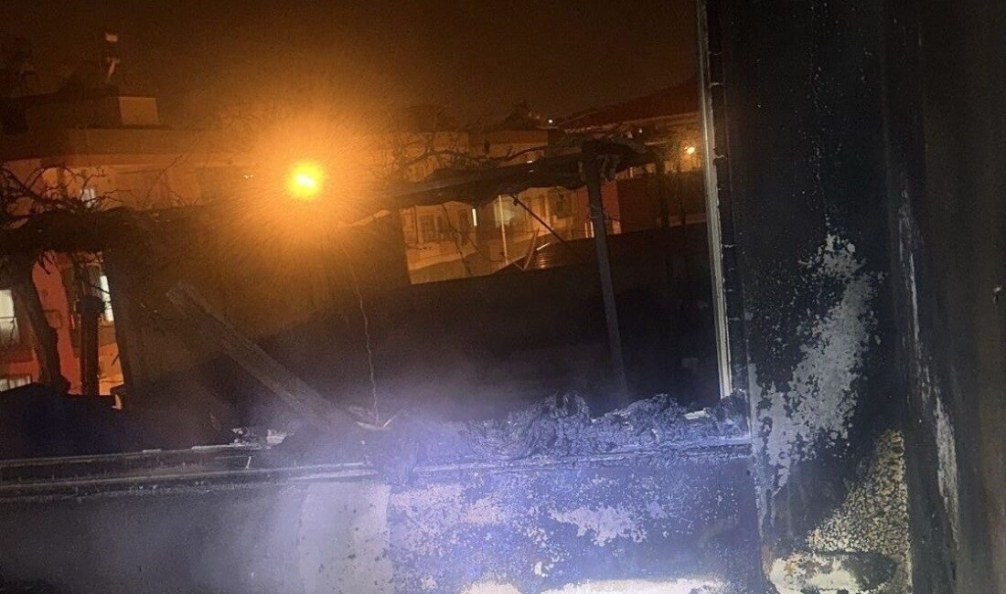 Mersin’in Tarsus ilçesinde bir evde çıkan yangın söndürüldü, dumandan etkilenen