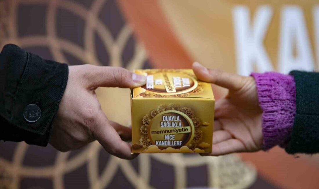 Mersin Büyükşehir Belediyesi, Berat Kandili dolayısıyla kandil simidi ikramında bulundu.