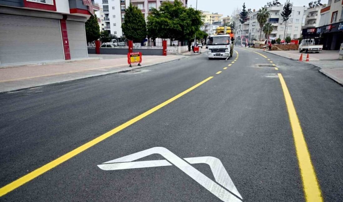 Mersin Büyükşehir Belediyesi, kent genelindeki yollarda meydana gelen bozulmaların giderilmesi
