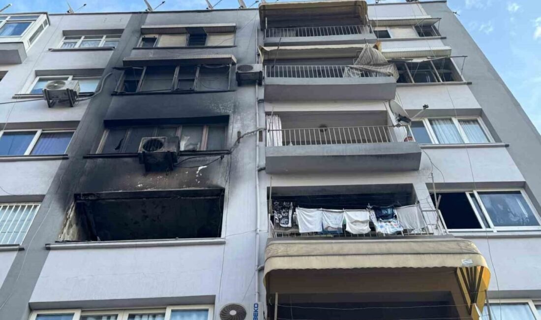Mersin’de 6 katlı bir binanın 3’üncü katındaki dairede yangın çıktı,