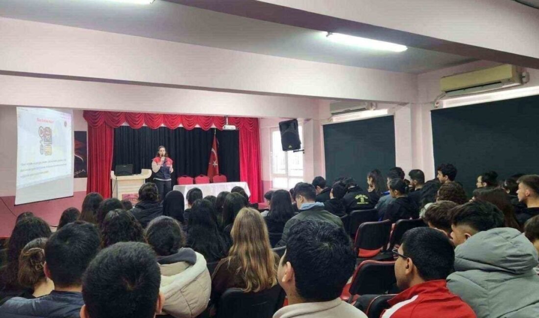 Mersin’de jandarma ekiplerince, güvenli ve bilinçli internet kullanımını sağlamak ve