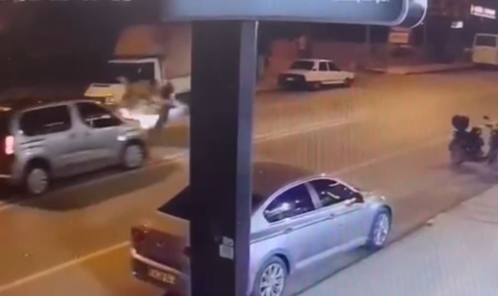 Mersinde meydana gelen iki ayrı kazanın güvenlik kamerası görüntüleri dikkat