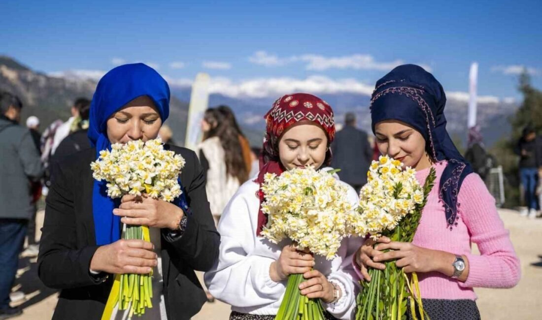 Mersin Büyükşehir Belediyesinin düzenlediği 3. ’Nergis Şenliği’ kapsamında gerçekleştirilen fotoğraf