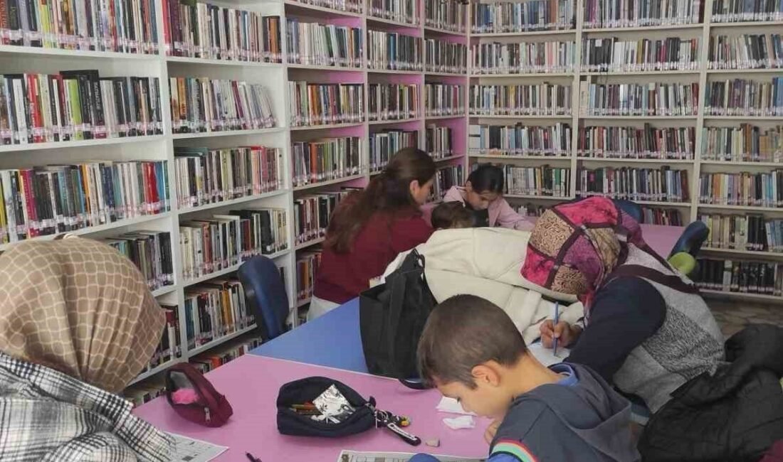 Mersin’in Bozyazı ilçesinde düzenlenen ’Resimli Çengel Bulmaca’ etkinliğinde, görsellerle desteklenmiş