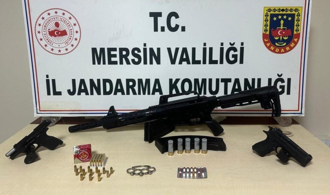 Mersin’de jandarma ekipleri uyuşturucu madde ticareti yapan 6 şüpheliyi yakaladı.