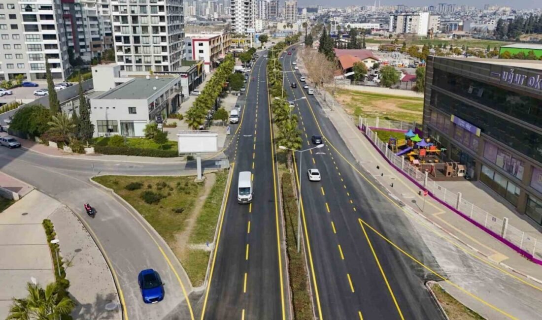 Mersin Büyükşehir Belediyesi, kent genelinde deforme olan yolları yenileyerek daha