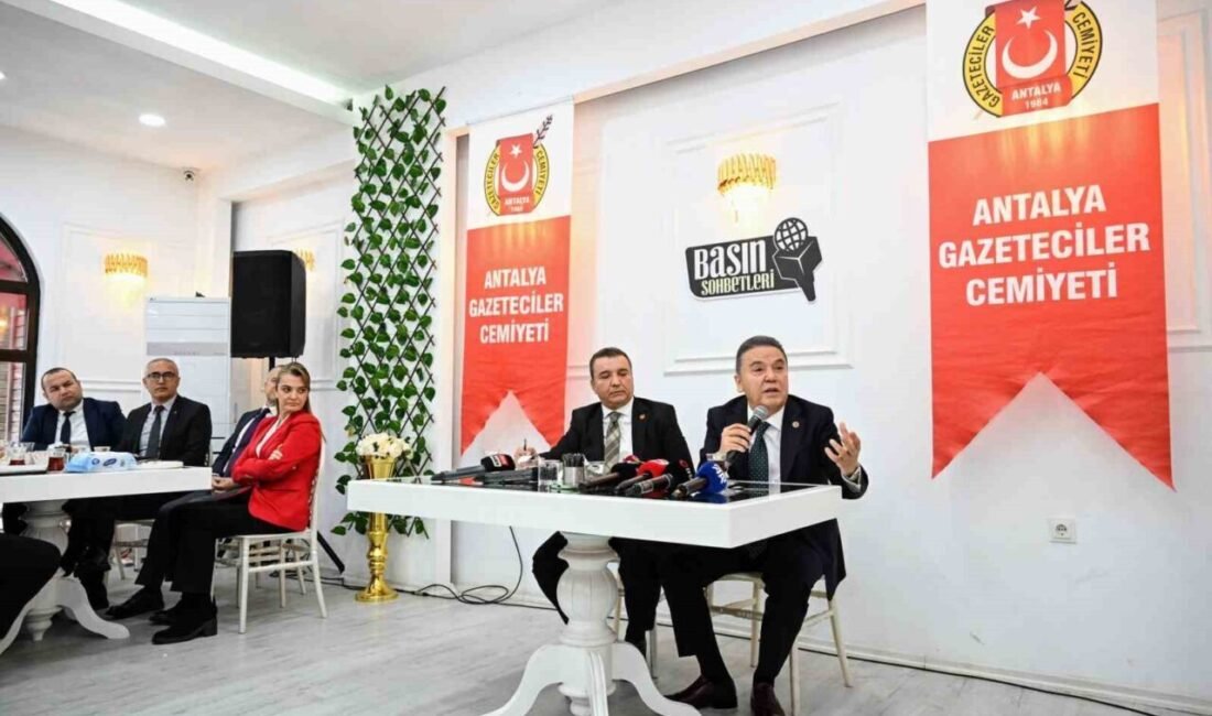 Antalya Gazeteciler Cemiyeti tarafından düzenlenen Basın Sohbetleri’nin Şubat ayı konuğu