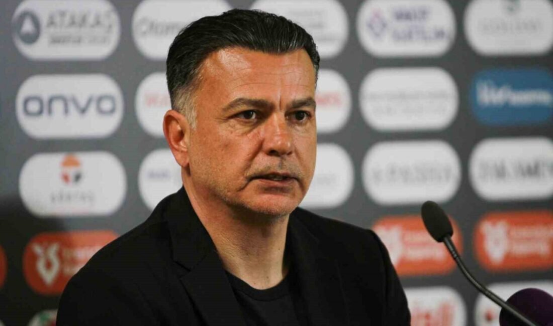 Atakaş Hatayspor Teknik Direktörü Murat Şahin, Corendon Alanyaspor galibiyetinin kendileri