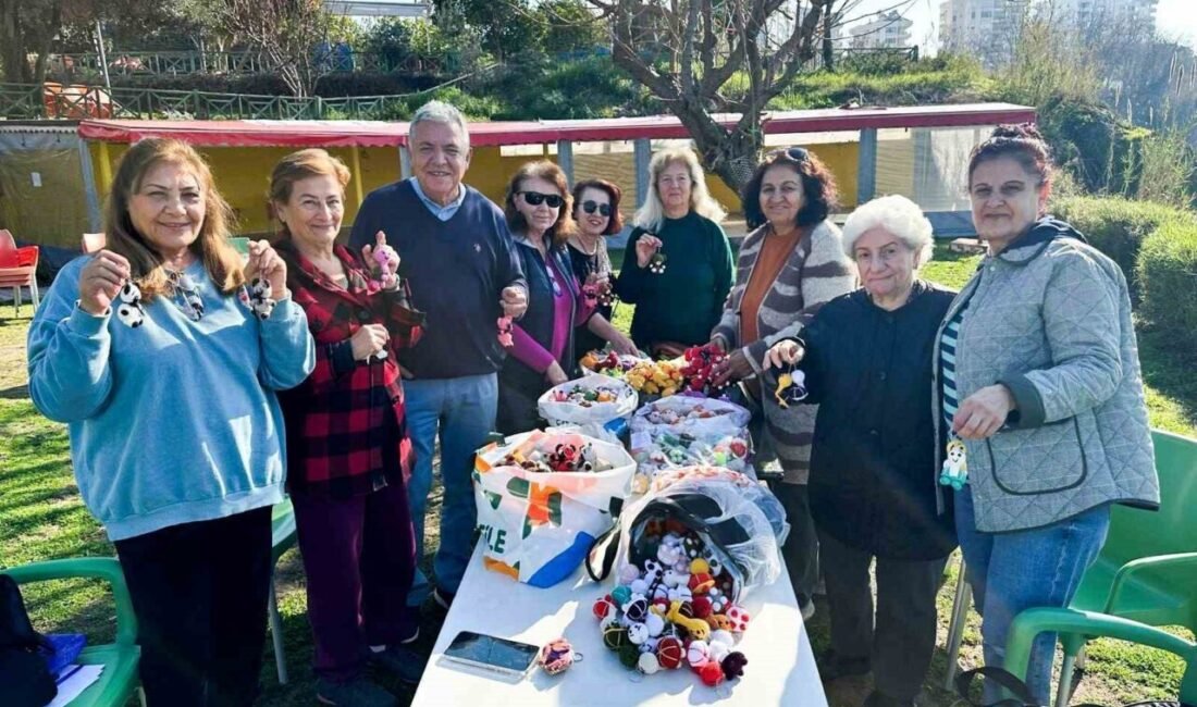 Antalya’da Muratpaşa Belediyesinin yaşlı evlerinde, kadınlar oyuncak sanatı amigurumi ile