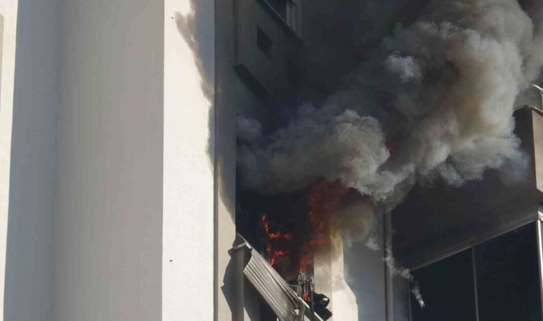Antalya’nın Konyaaltı ilçesinde yaşlı bir kadının ocakta unuttuğu yağ, büyük