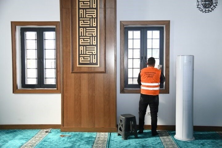 Osmaniye’de Ramazan ayı öncesi camilerde bakım ve temizlik çalışmaları başladı.