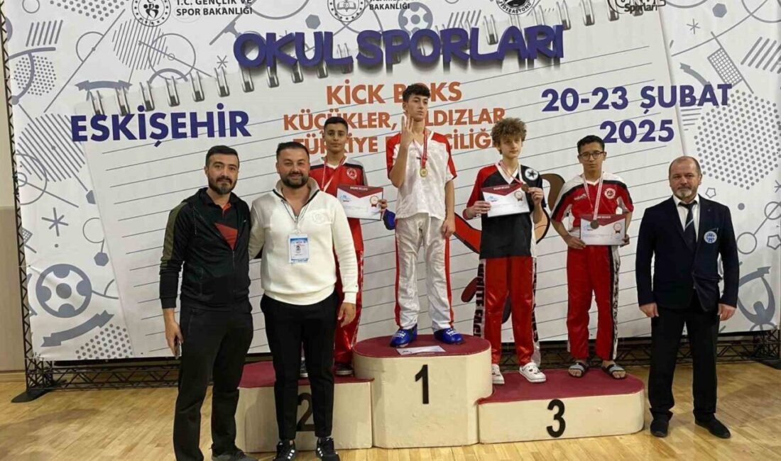 Eskişehir’de düzenlenen Okul Sporları Küçükler ve Yıldızlar Kick Boks Türkiye
