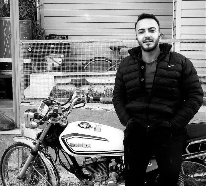 Mersin’in Mut ilçesinde motosikletle çarpışan otomobil trafoya vurarak durdu. Otomobilin