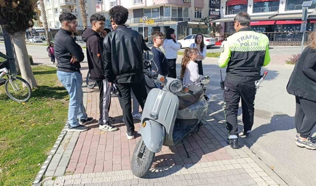 Antalya’nın Manavgat ilçesinde otomobille çarpışan elektrikli bisiklet sürücüsü hafif şekilde