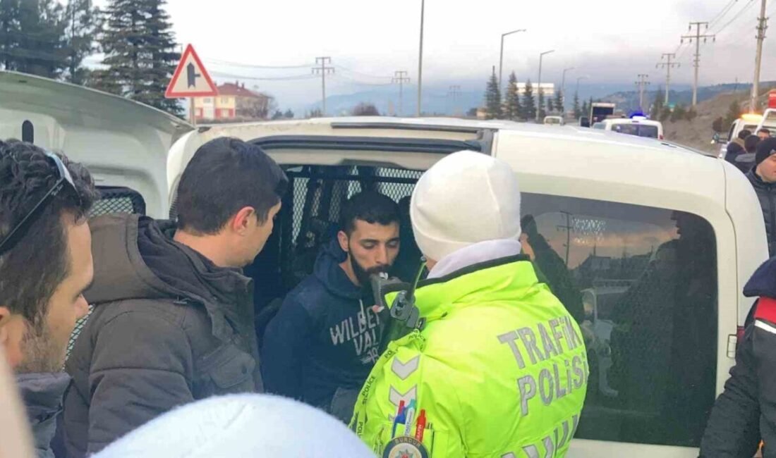 Burdur’da dün akşam saatlerinde polislerin dur ikazına uymayarak yaklaşık 15