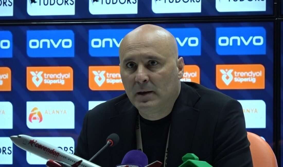 Corendon Alanyaspor Teknik Direktörü Sami Uğurlu, Fenerbahçe maçının ardından yaptığı