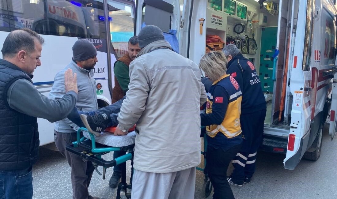 Antalya’nın Serik ilçesinde otomobille çarpışan motosikletli yaralandı. Kaza, saat 08.30