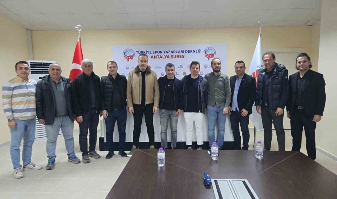 Antalyaspor Başkanı Sinan Boztepe, Teknik Direktör Emre Belözoğlu’nun göreve gelmesinin