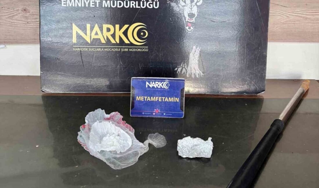 Adana’da narkotik polisleri bir eve yaptığı baskında süpürge sapında metanfetamin